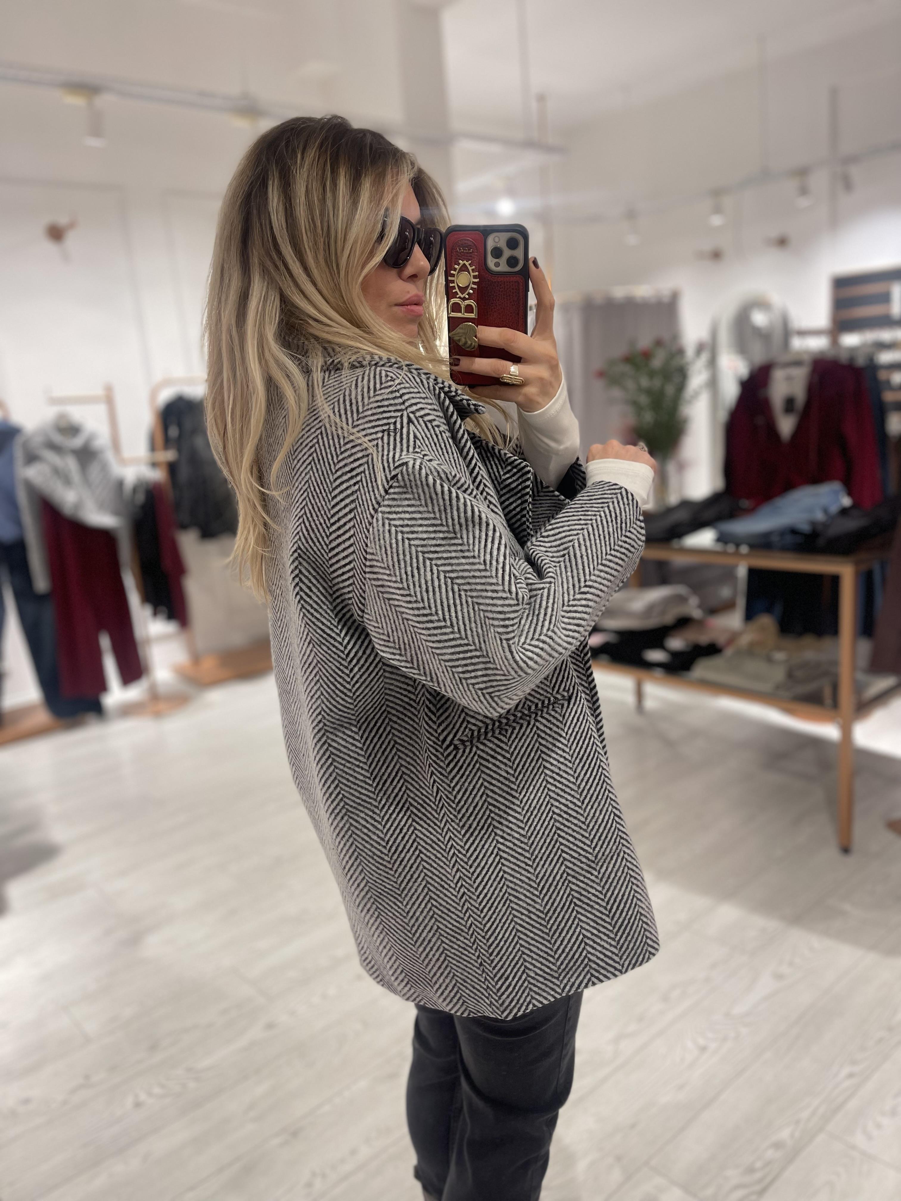 Siyah Oversize Balıksırtı Kaşe Kaban · 6