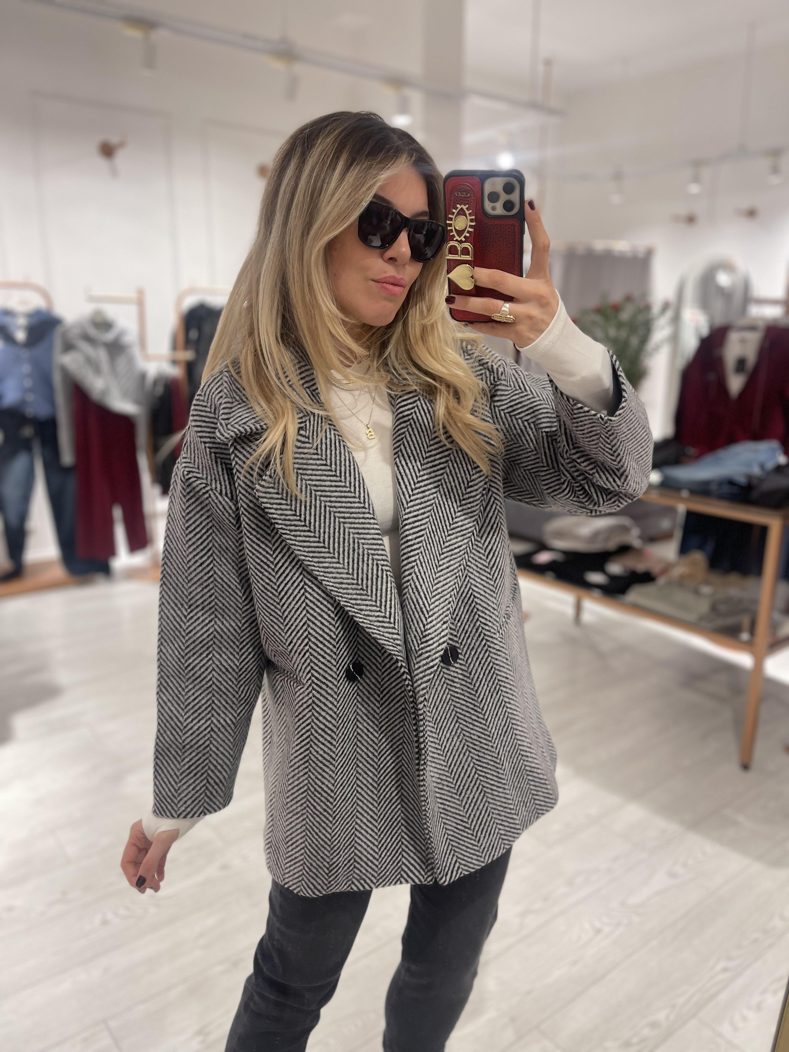 Siyah Oversize Balıksırtı Kaşe Kaban · 5