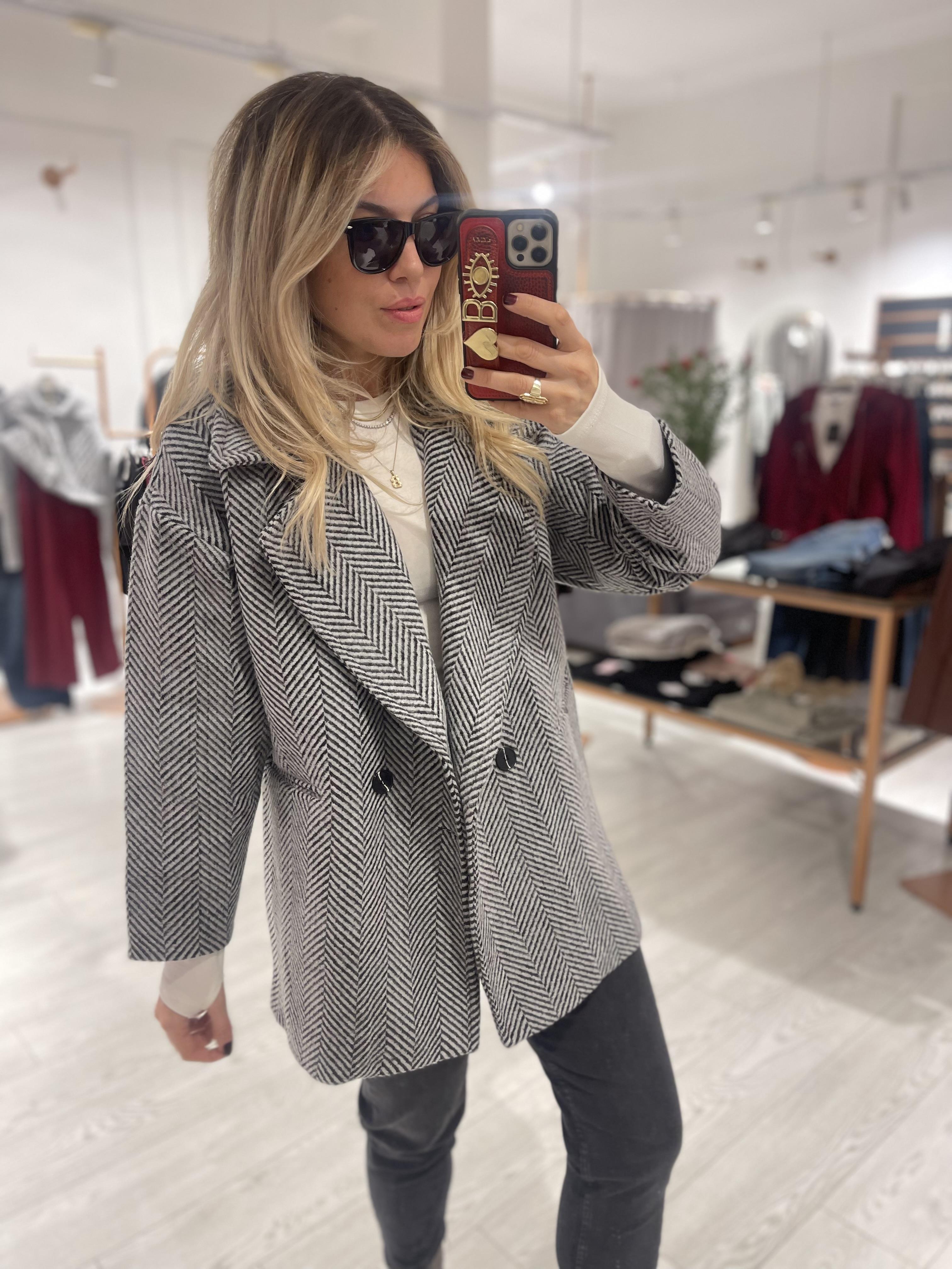 Siyah Oversize Balıksırtı Kaşe Kaban