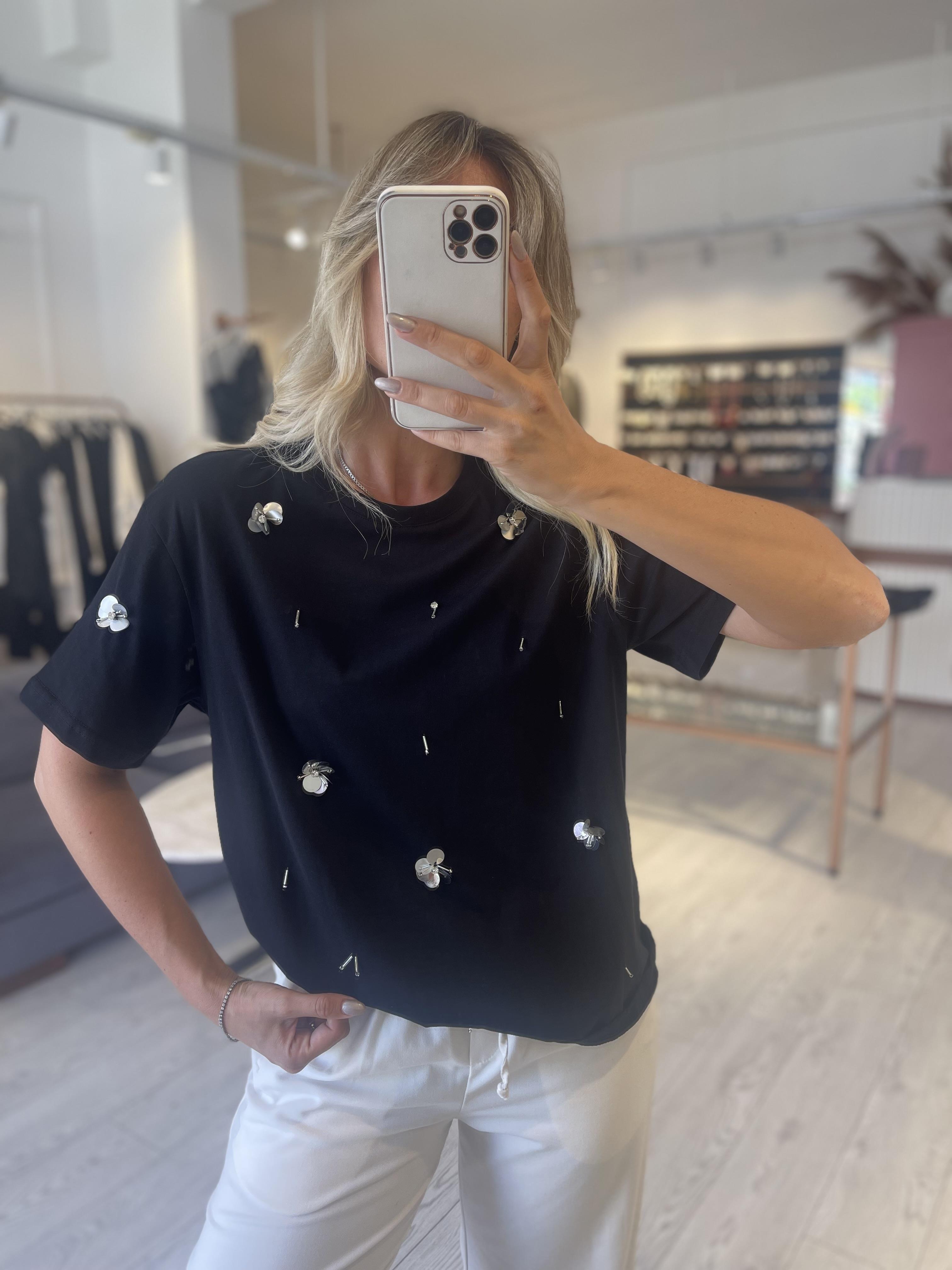 Siyah Pul İşlemeli Tshirt 