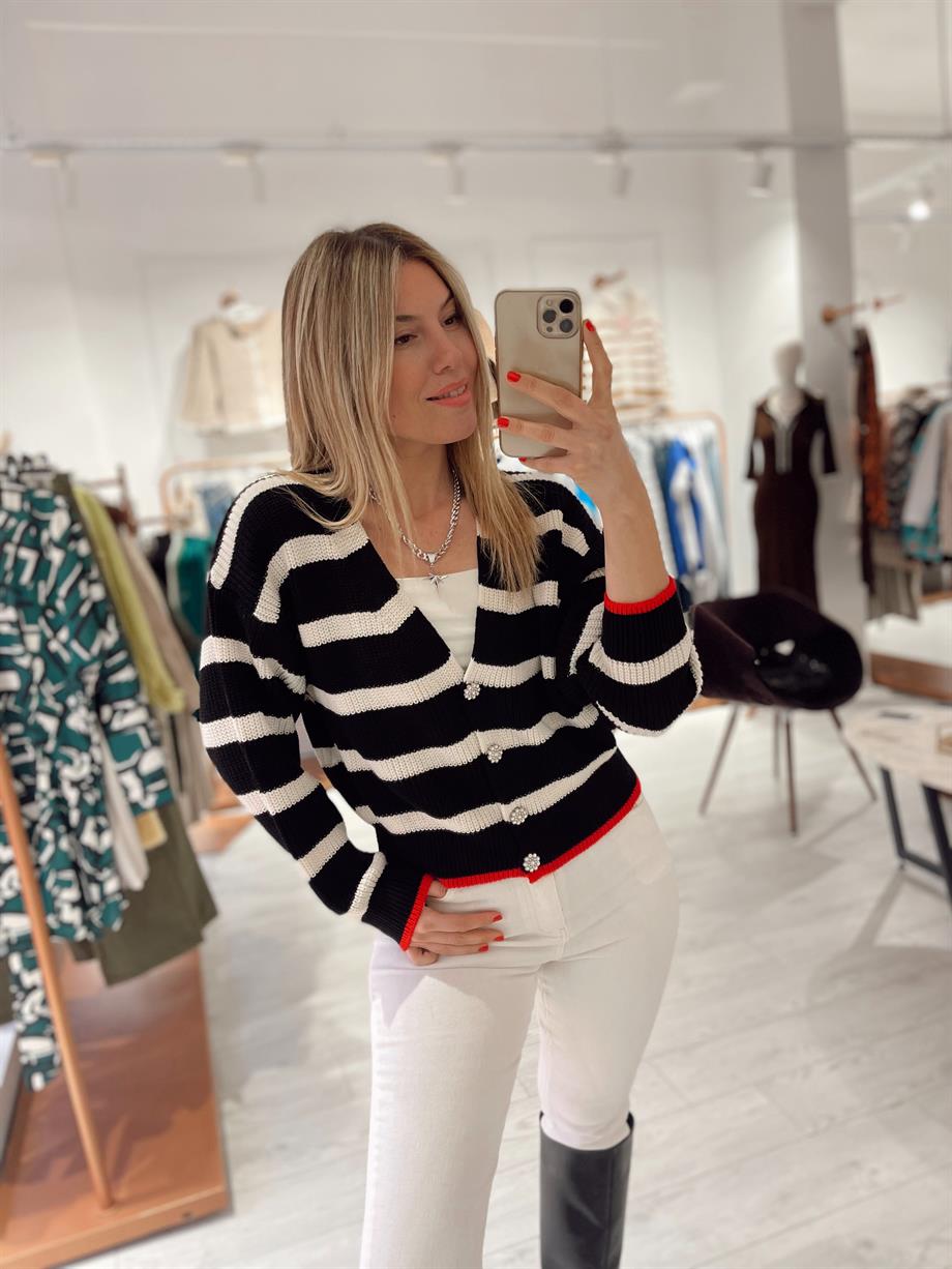 Siyah Taş Düğmeli Ekru Çizgili Hırka