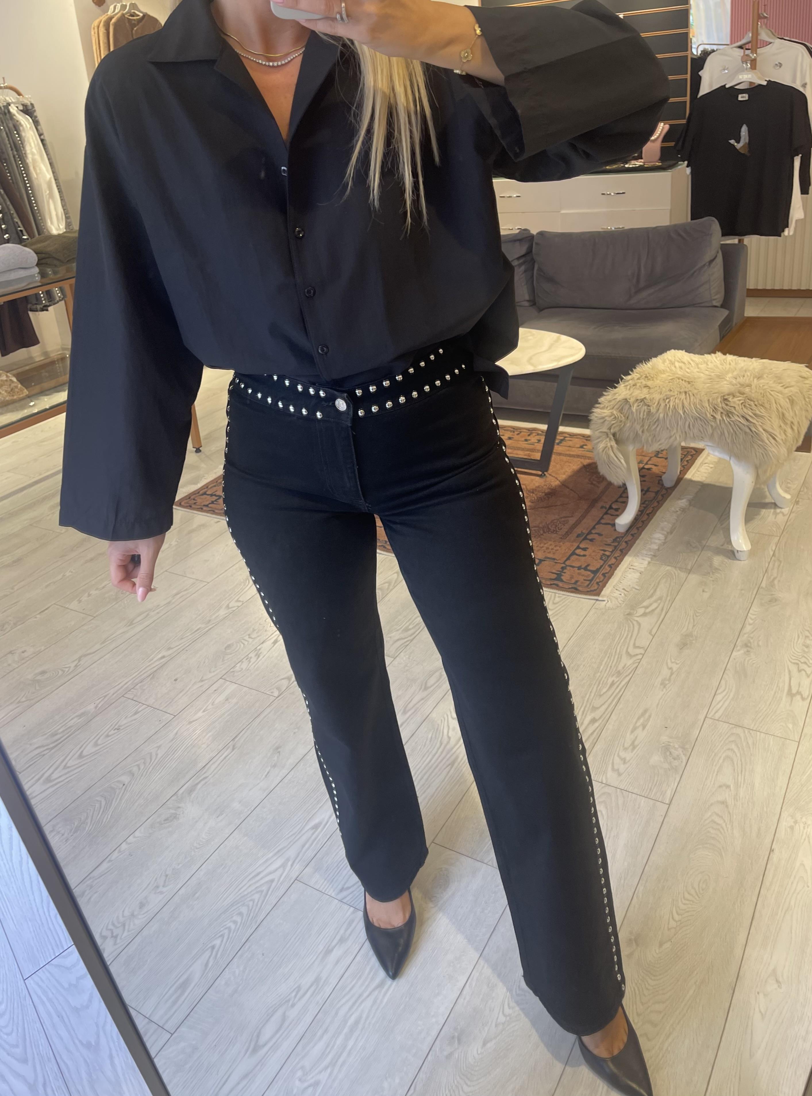 Siyah Tasarım Çakılı  Jean