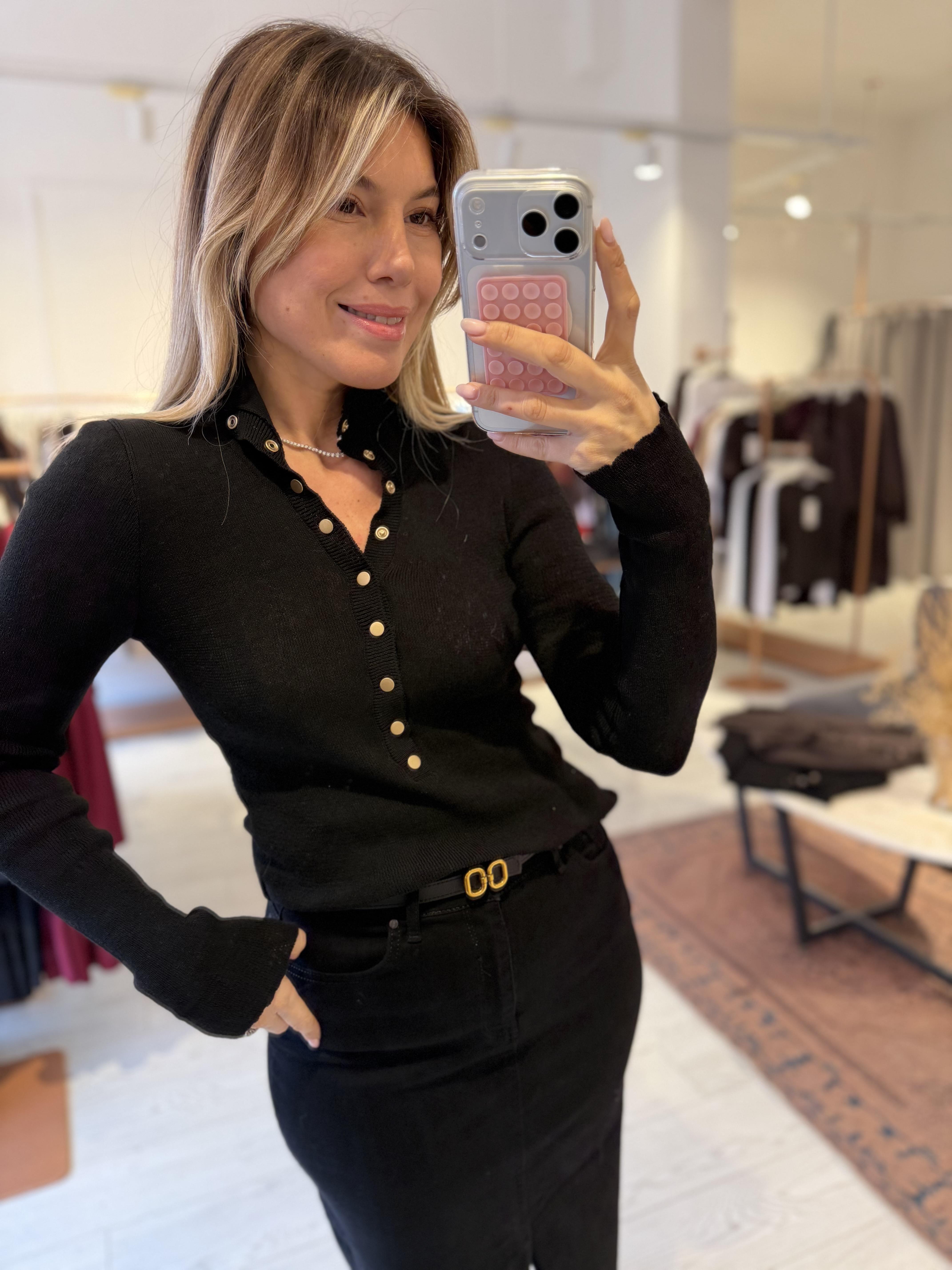 Siyah Triko Dik Yaka Çıtçıtlı Bluz