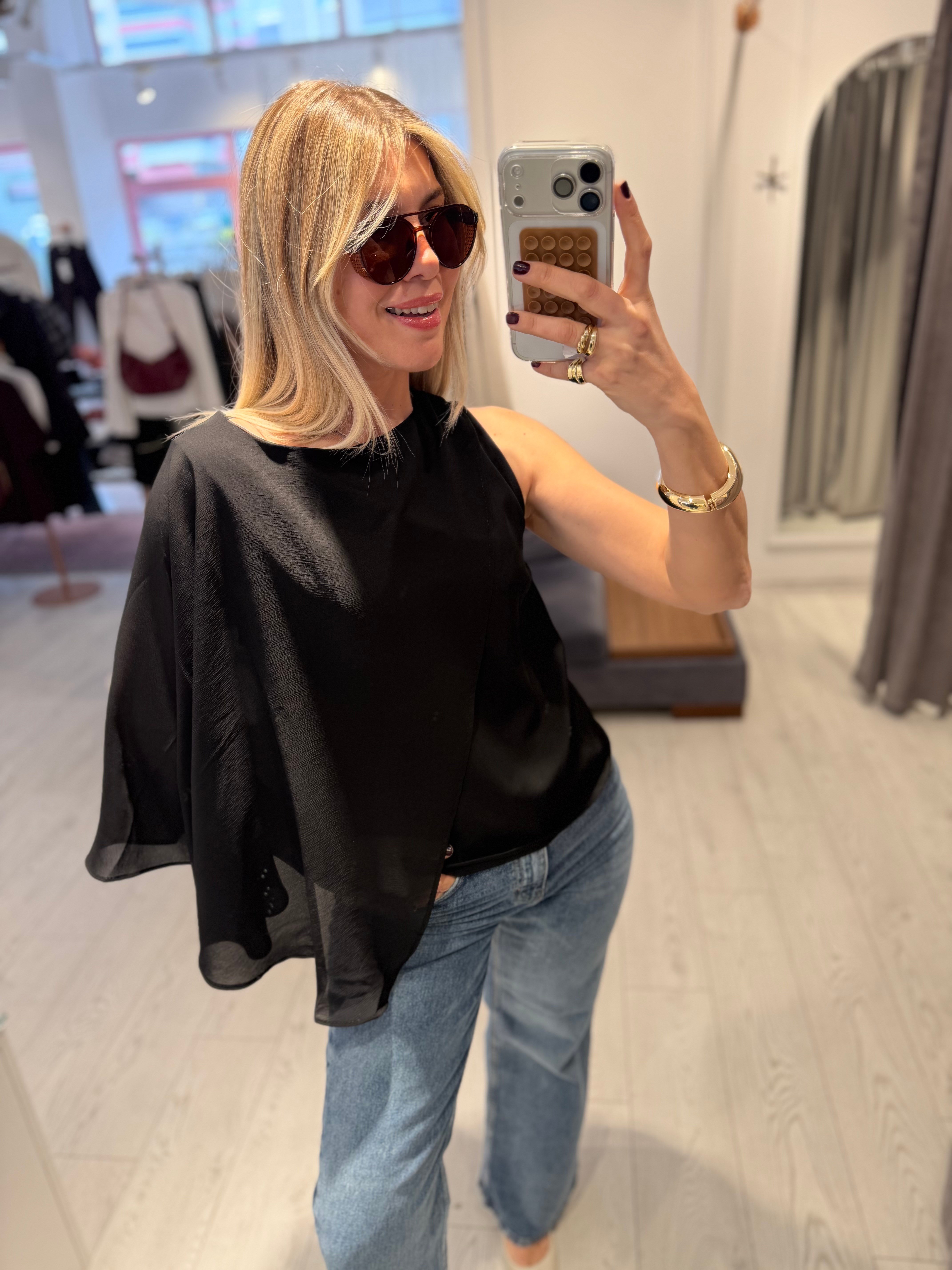 Siyah Tül Detaylı Kolsuz Bluz