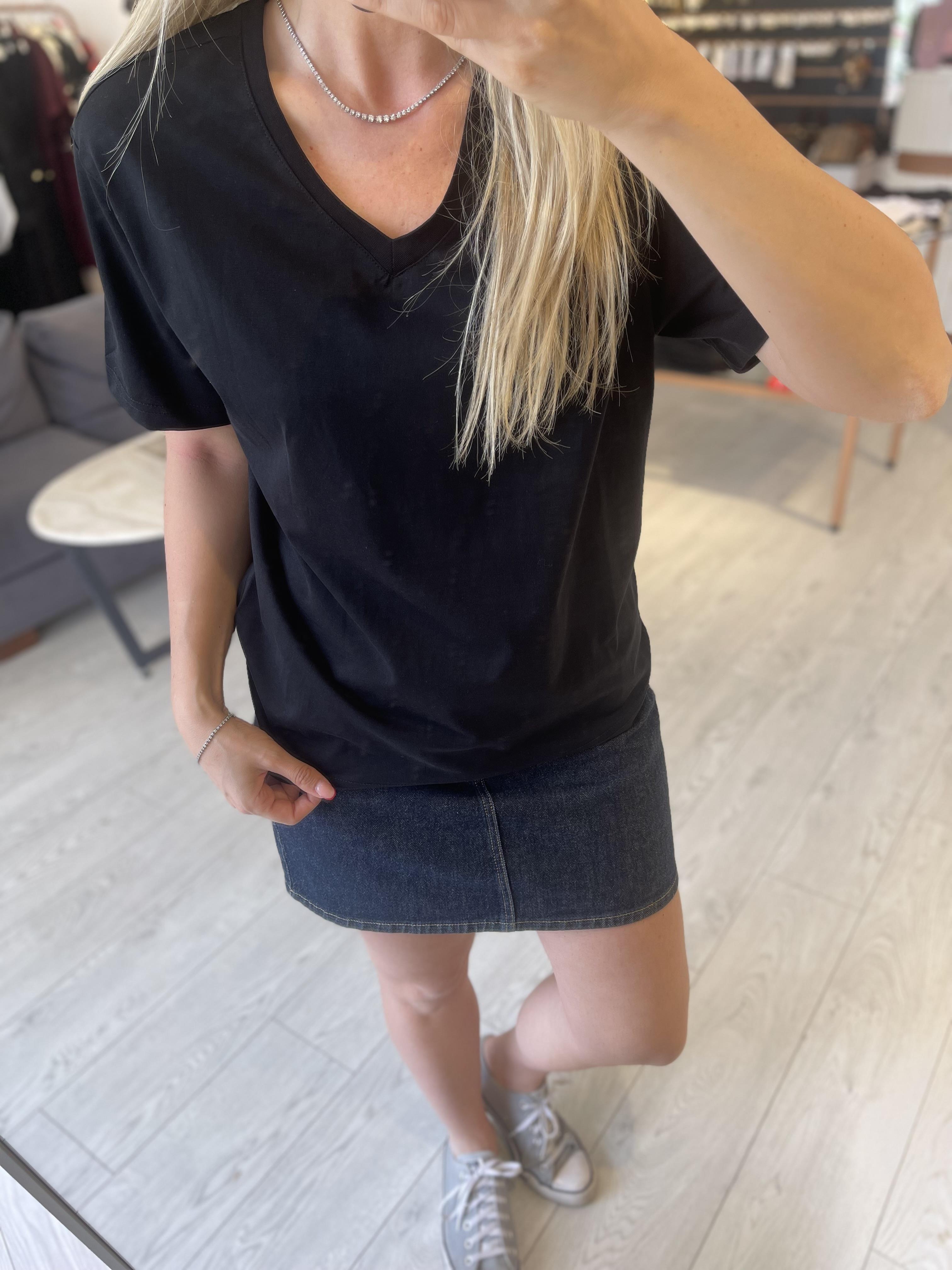 Siyah V Yaka Basic Tshirt 