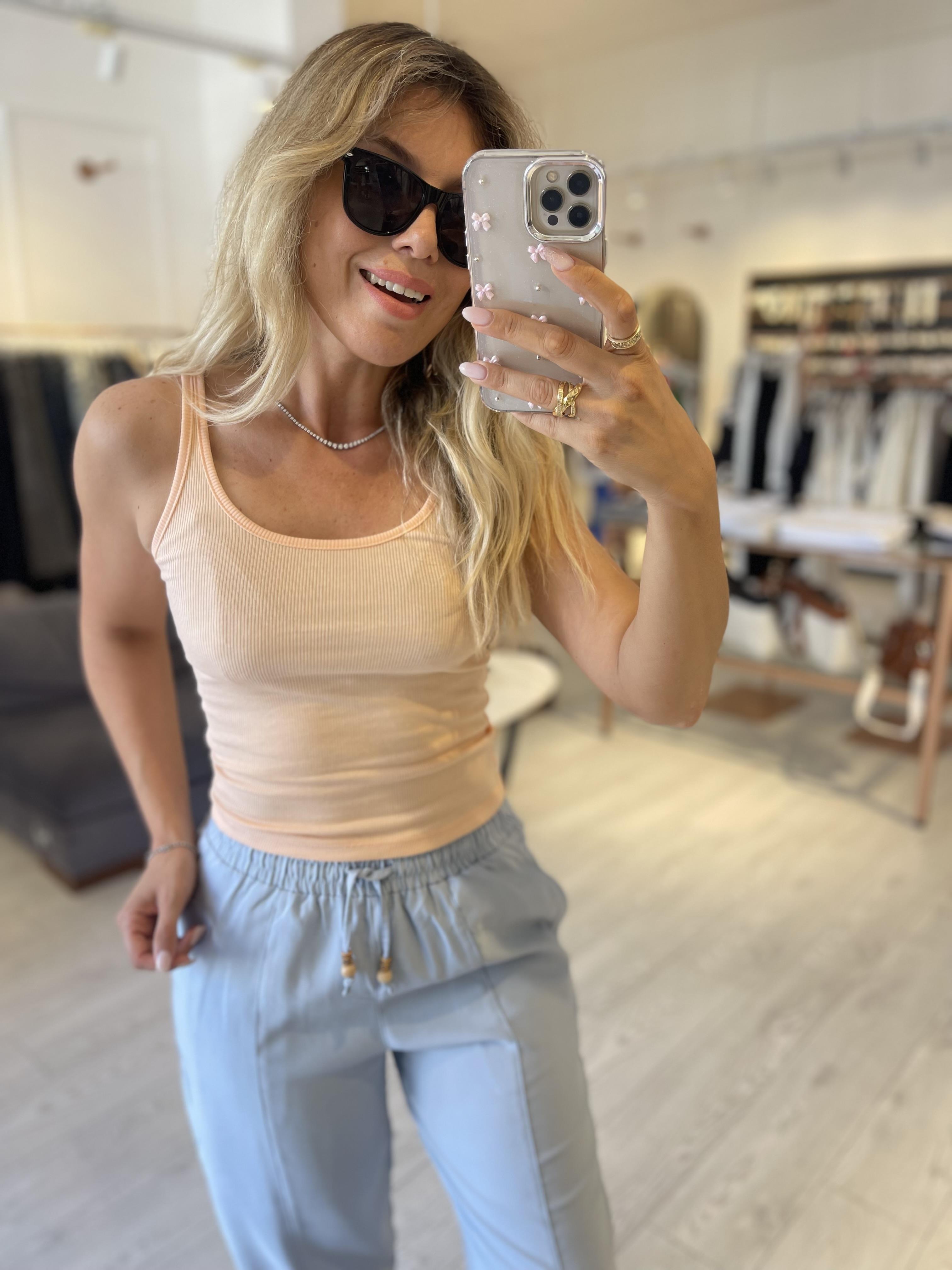 Yavruağzı Kalın Askılı Bluz