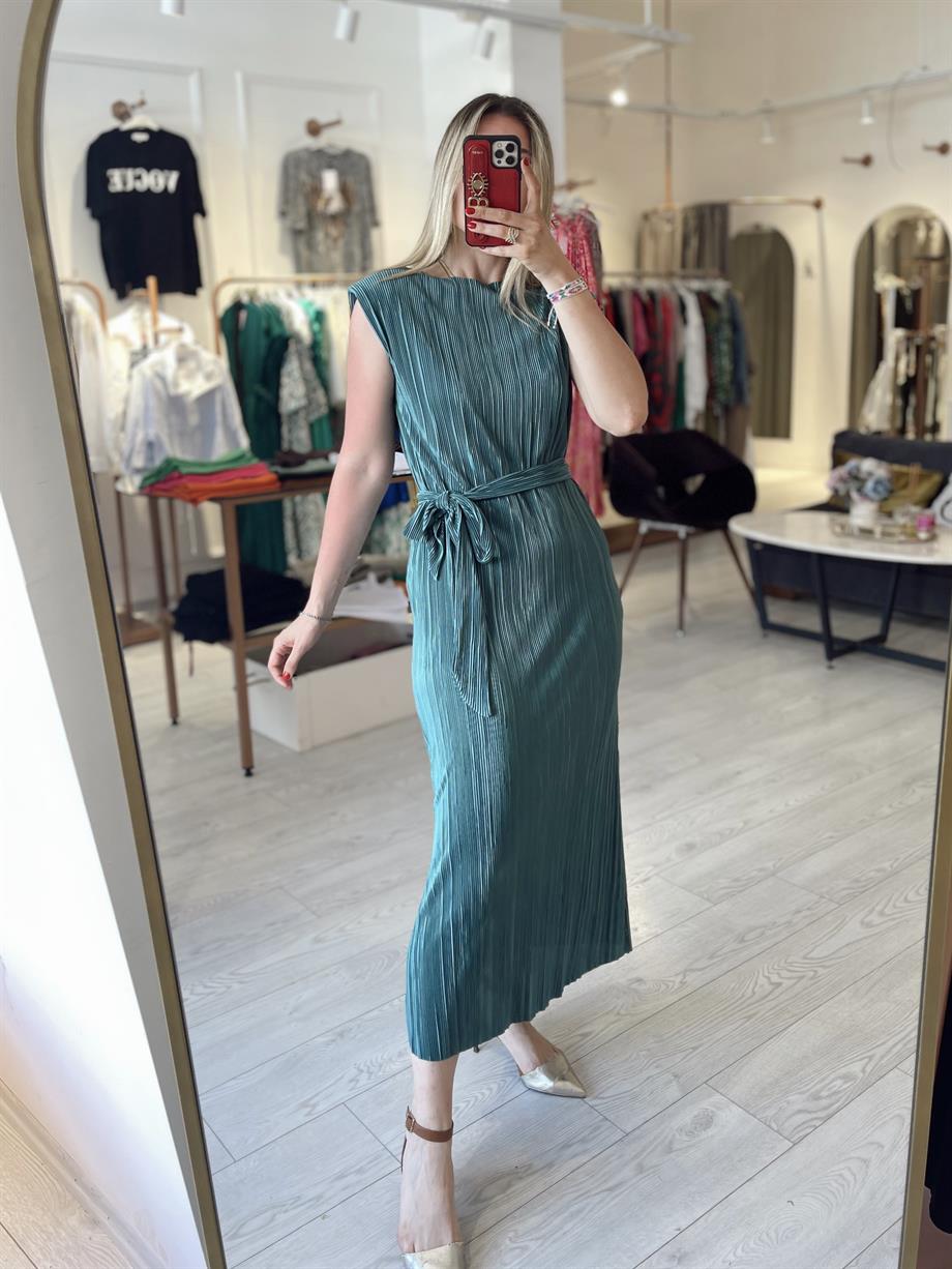 Yeşil Vatkalı Piliseli Basic Yırtmaçlı Elbise