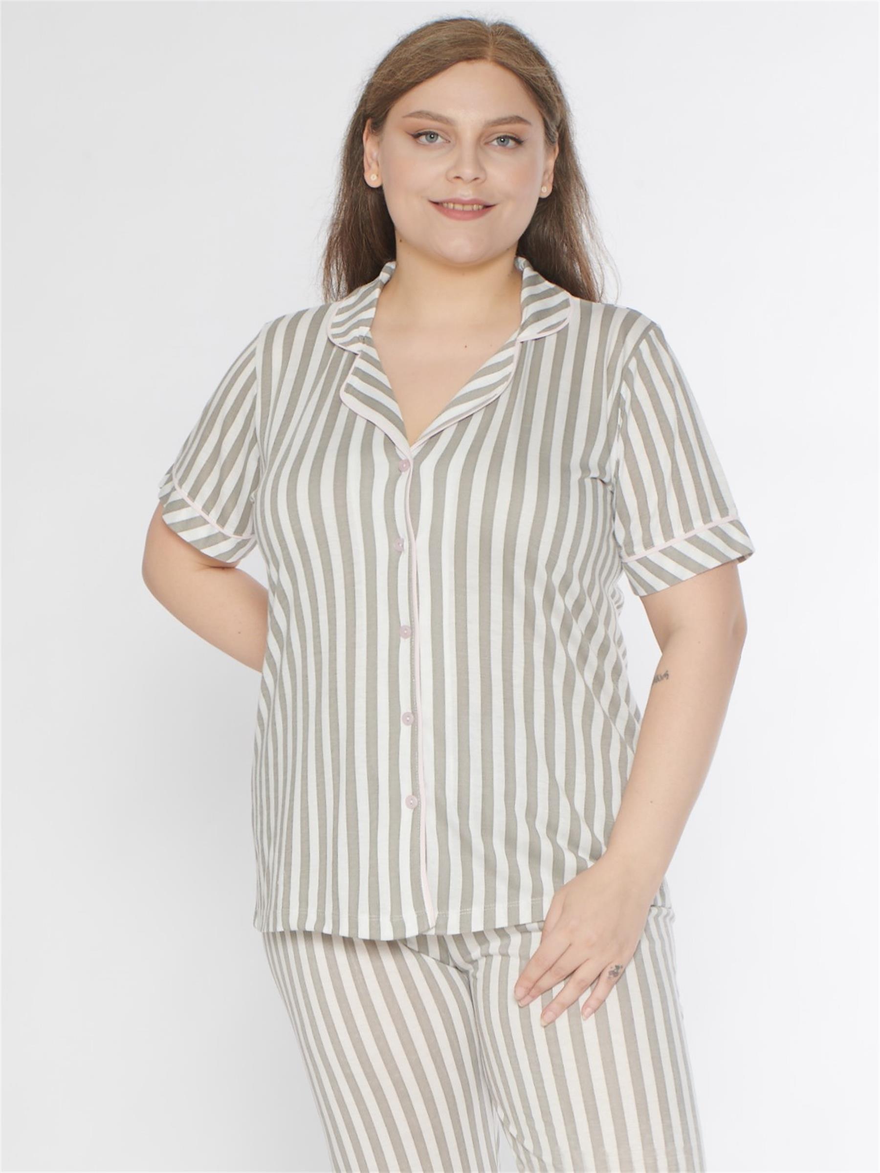 BOYDAN DÜĞMELİ BATTAL BÜYÜK BEDEN ÇİZGİLİ KISA KOL PİJAMA TAKIMI ALPERİ B780-26