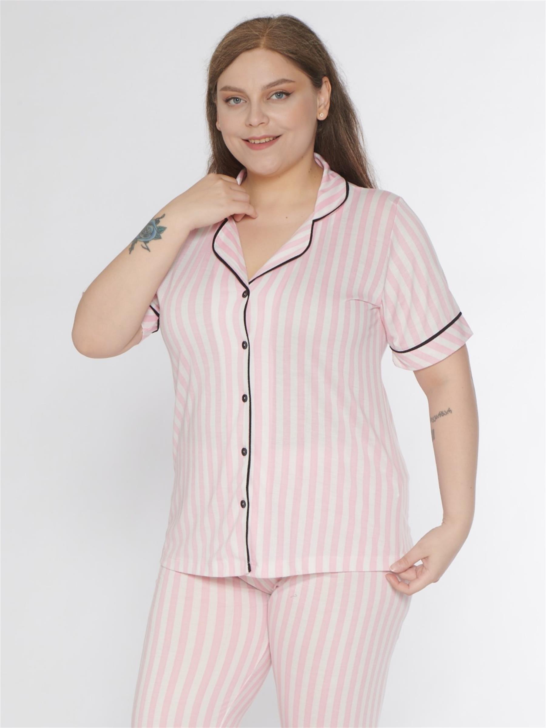 BOYDAN DÜĞMELİ BATTAL BÜYÜK BEDEN ÇİZGİLİ KISA KOL PİJAMA TAKIMI ALPERİ B780-26