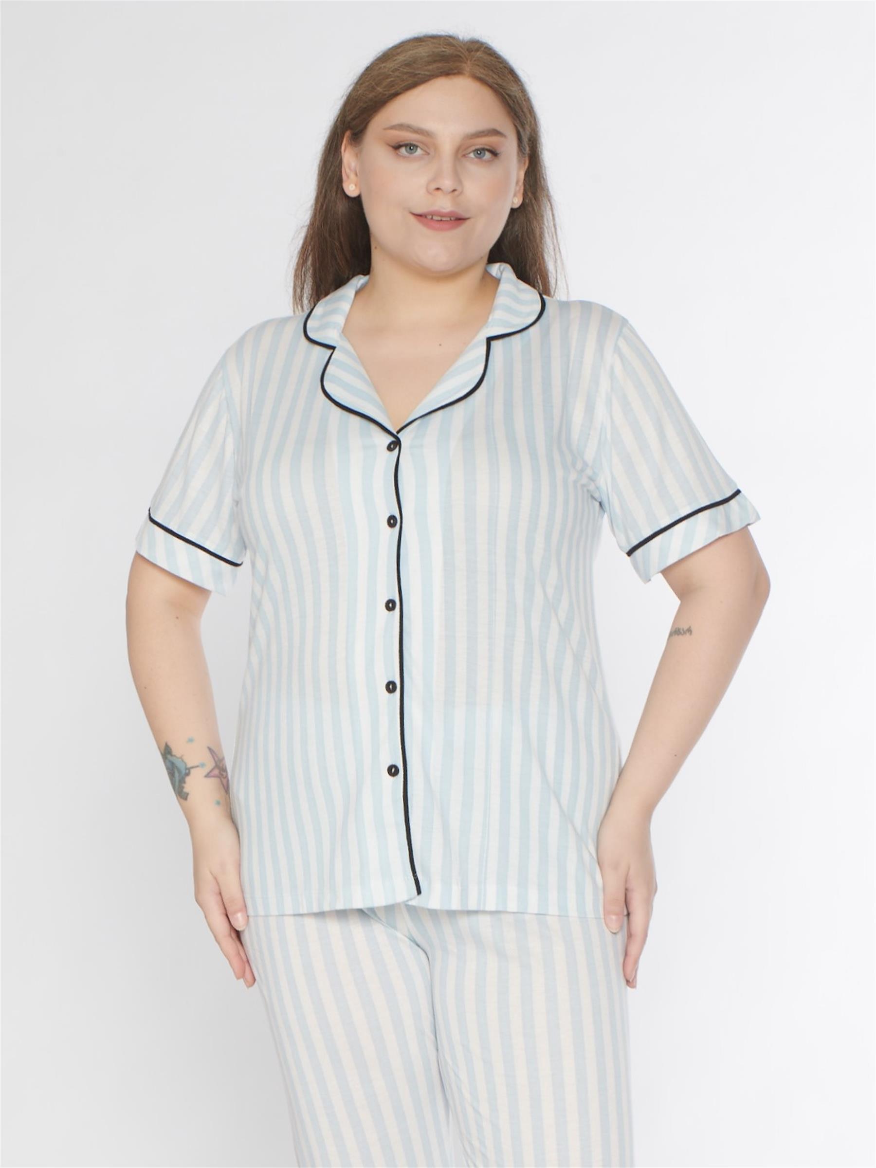 BOYDAN DÜĞMELİ BATTAL BÜYÜK BEDEN ÇİZGİLİ KISA KOL PİJAMA TAKIMI ALPERİ B780-26