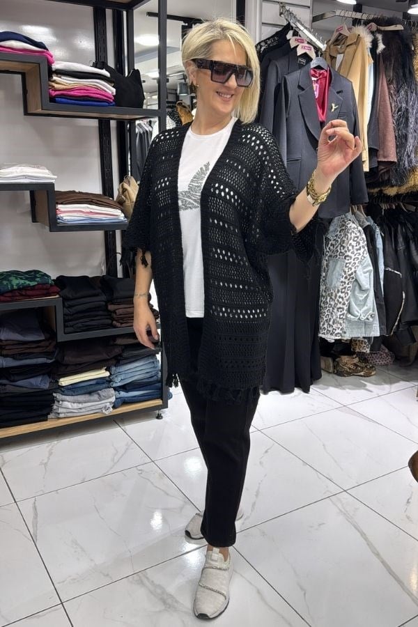 Siyah Renk Örme Püsküllü Hırka