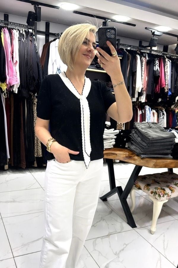 Siyah Yakası Bağalama Detaylı V Yaka Merserize Triko Kazak