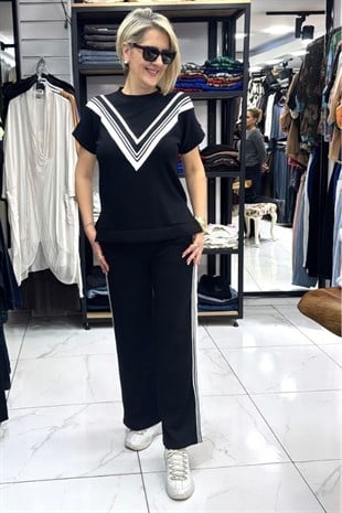 Siyah Renk Şerit Detaylı Eşofman Takımı