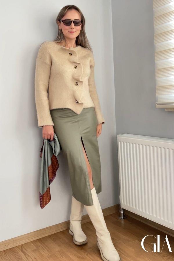 Bej Renk İçi Triko Dışı Yün Tasarım Hırka