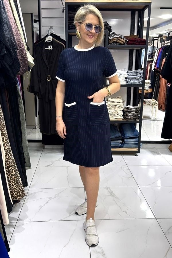 Lacivert Çizgi Detaylı Model Kumaş Cepli Elbise