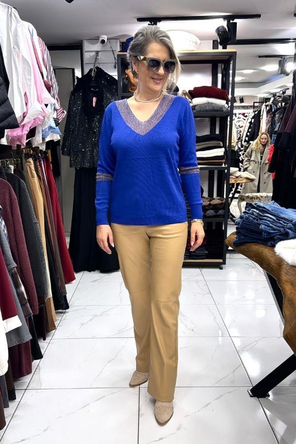 Mavi Gold Sim Detaylı V Yaka Bluz