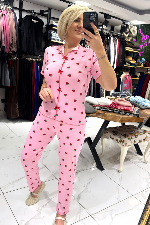 Pembe Üzeri Çilek Desenli Kısa Kollu Pijama Takımı