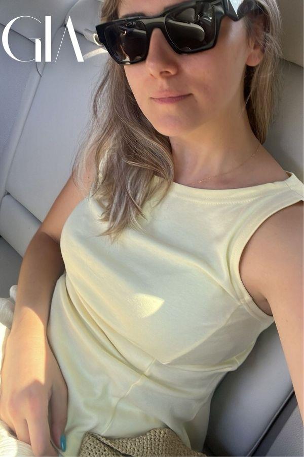 Sarı Kayık Yaka Kolsuz Altı Volanlı Bluz