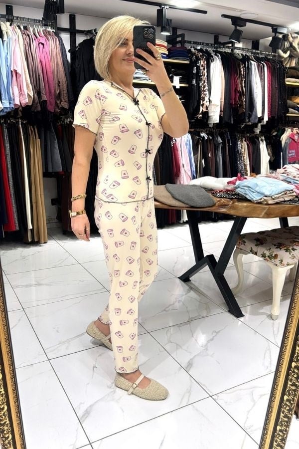 Sarı Renk Kahve Bardak Desenli Kısa Kollu Pijama Takımı