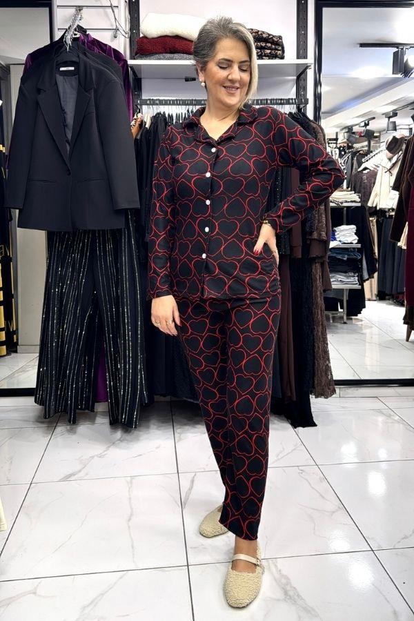 Siyah Üzeri Kırmızı Kalp Desenli Pijama Takımı
