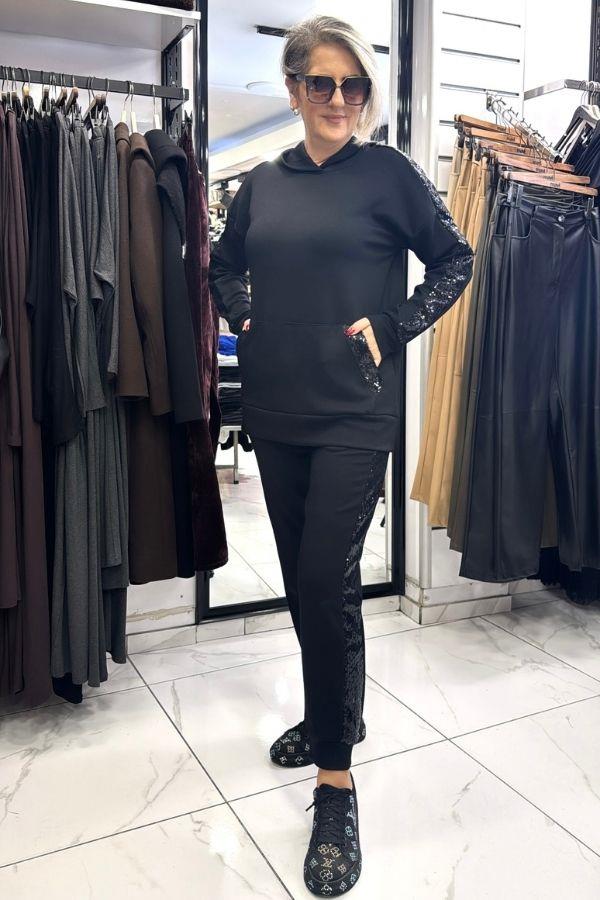 Siyah Yanları Pul Payet İşlemeli 