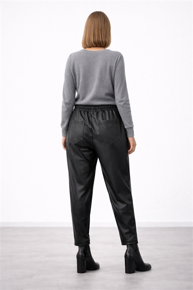 Cepleri payetli deri görünümlü pantolon