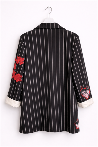 Çizgili Patch Detaylı Kadın Blazer Ceket – Oversize Modern Tasarım
