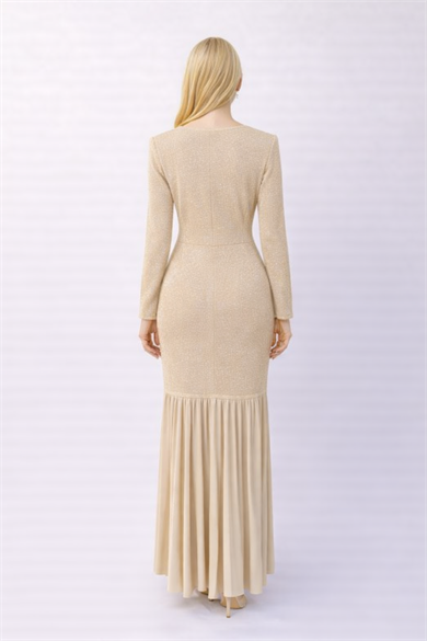 Piliseli Etek Detaylı Broş Aksesuarlı bej  Triko Elbise