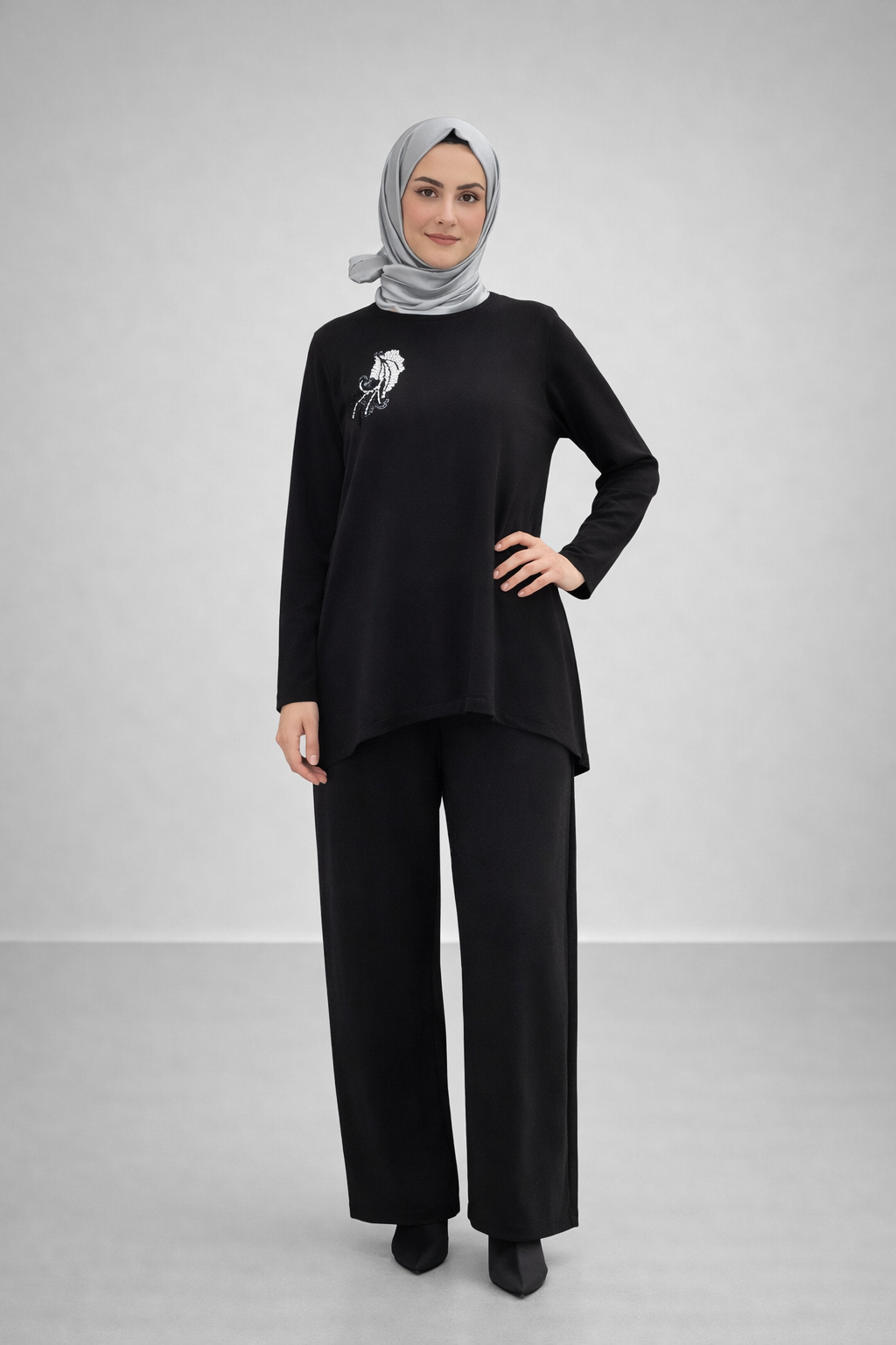 Taş Detalı Triko Takım