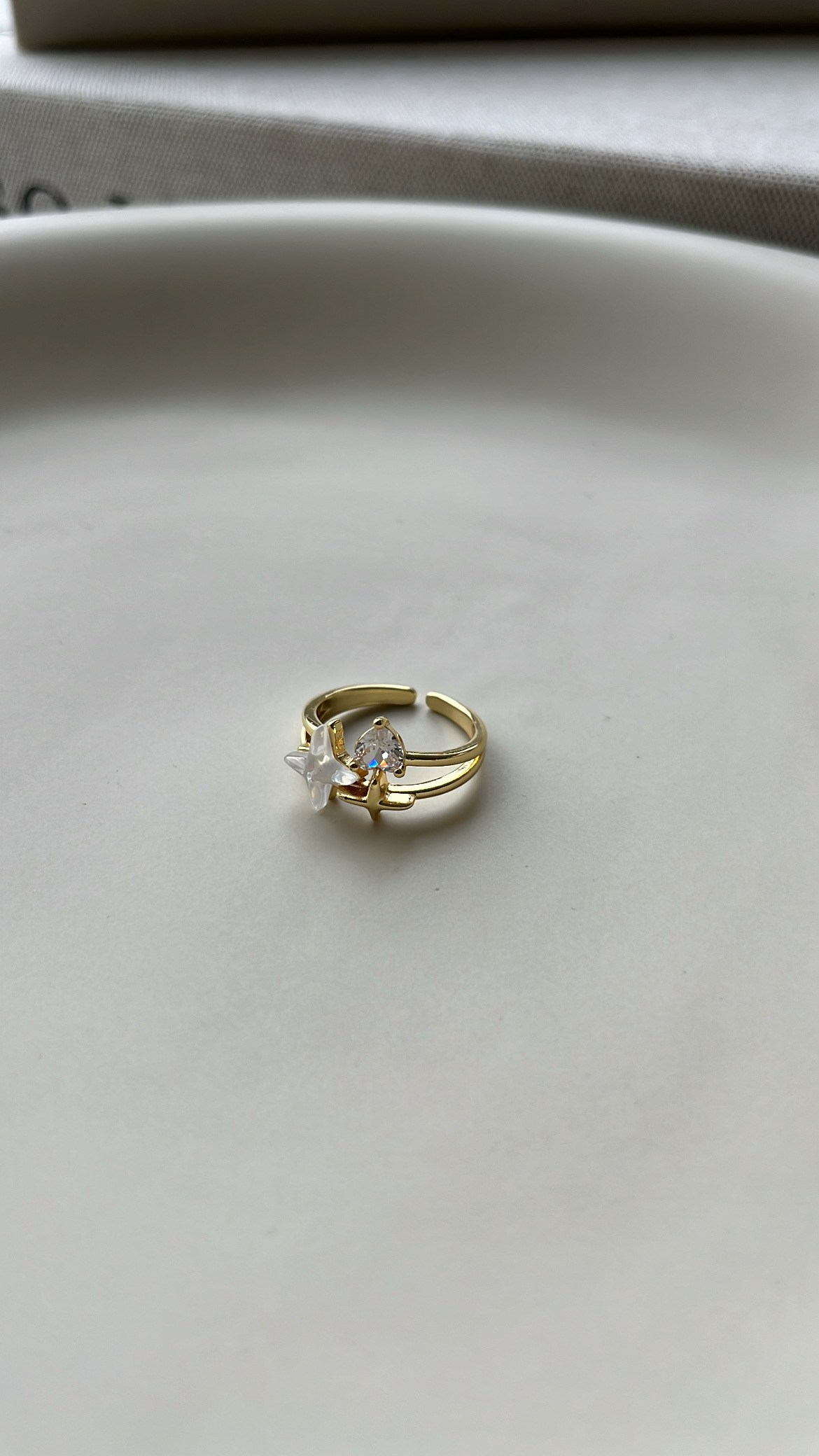 Gold Yıldız Model Taşlı Yüzük