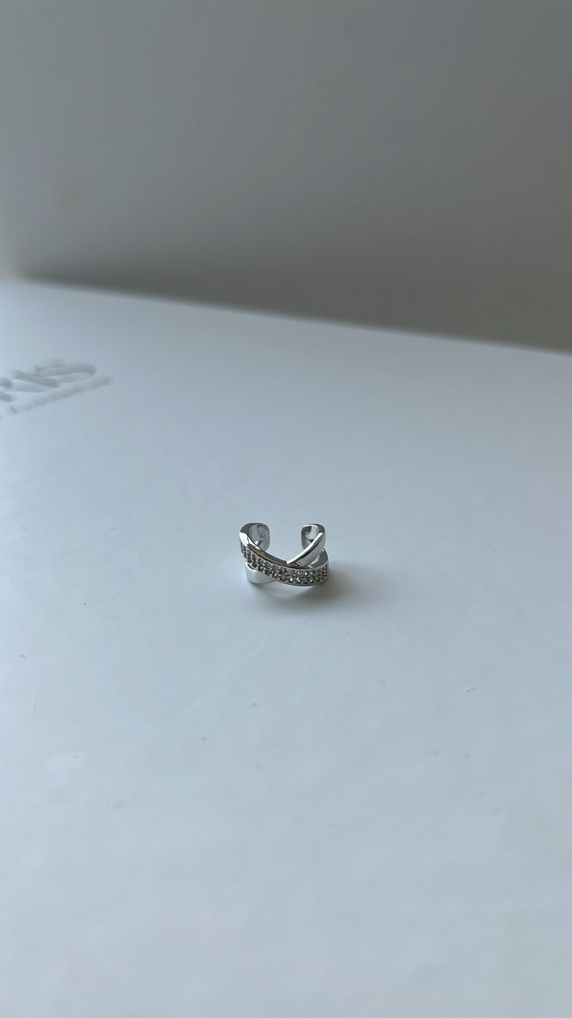 Silver X Model Taşlı Kıkırdak Küpe
