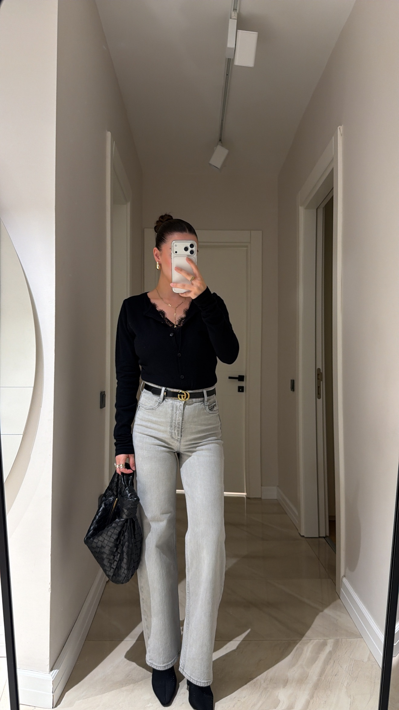 Açık Gri Taşlama Detaylı Bol Paça Marka Model Jean