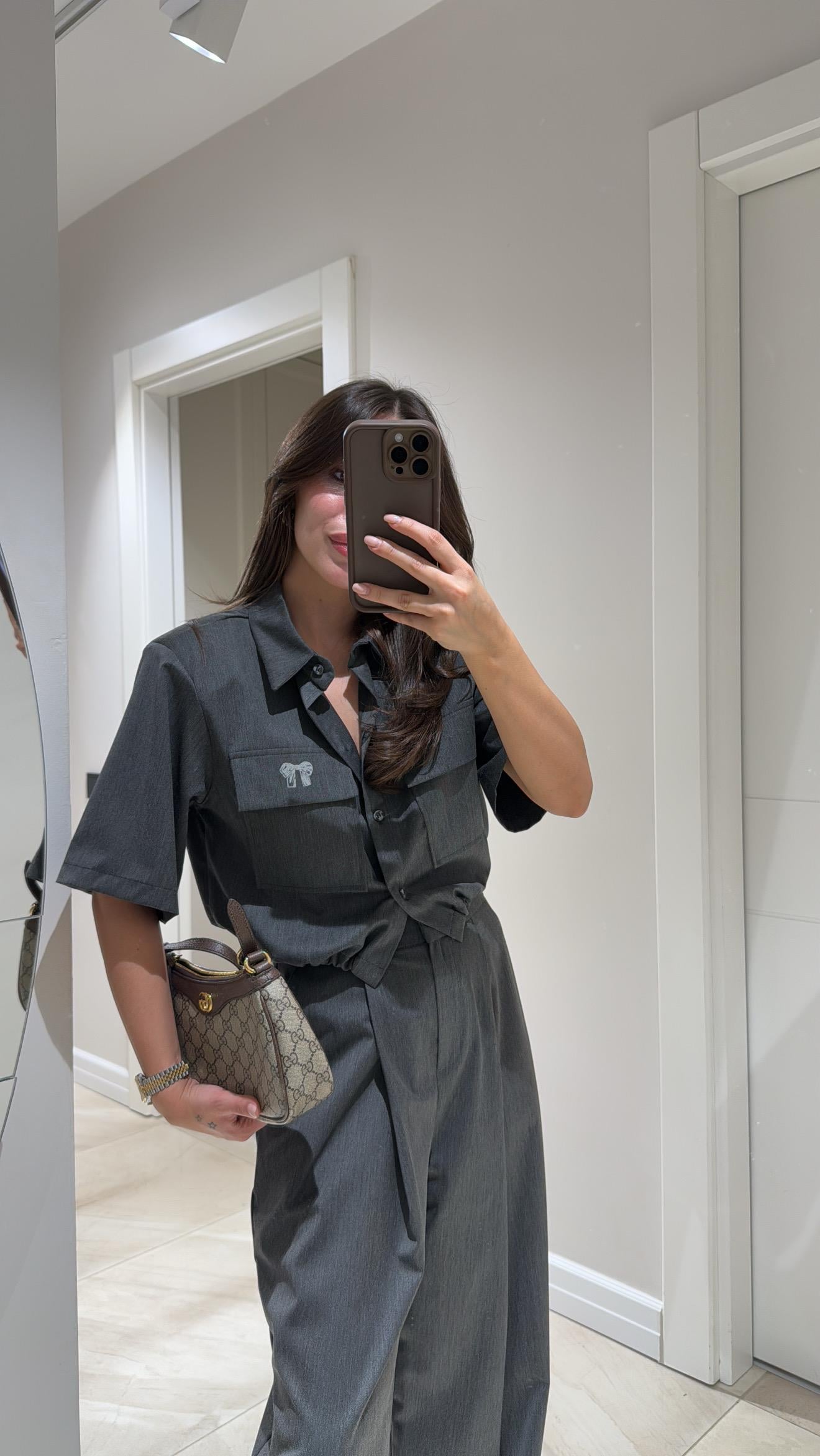 Antrasit Bel Lastik Detaylı Fiyonk Baskılı Crop Gömlek 