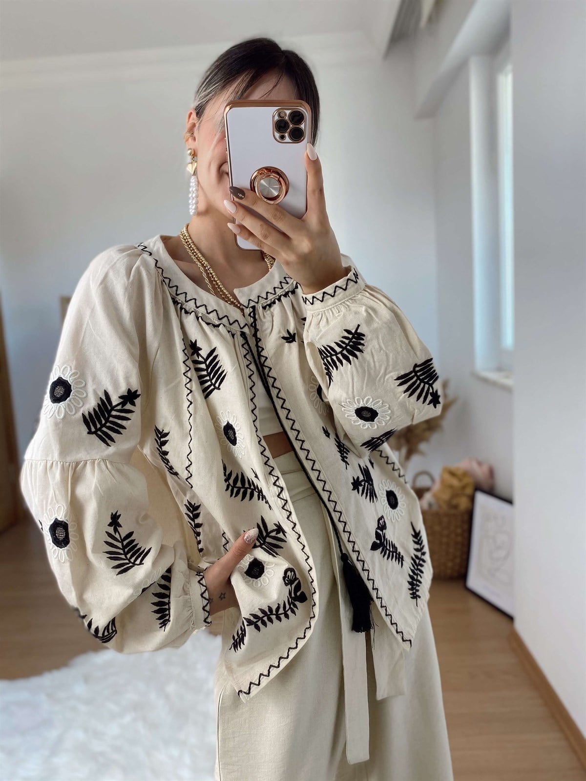 Bej Rengi İslemeli Balon Kol Keten Ceket