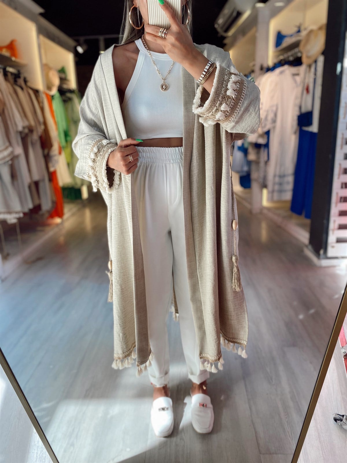 Bej Renk Hasır İşlemeli Püsküllü Kimono 