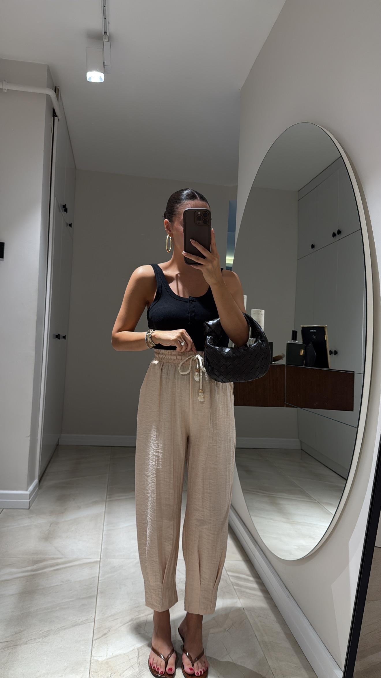 Bej Renk Paça Pileli Beli Bağcıklı Pantolon 