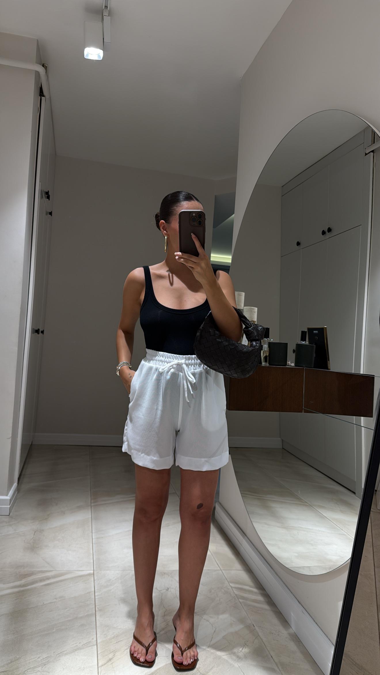 Beyaz Beli Lastikli Marka Model Şort