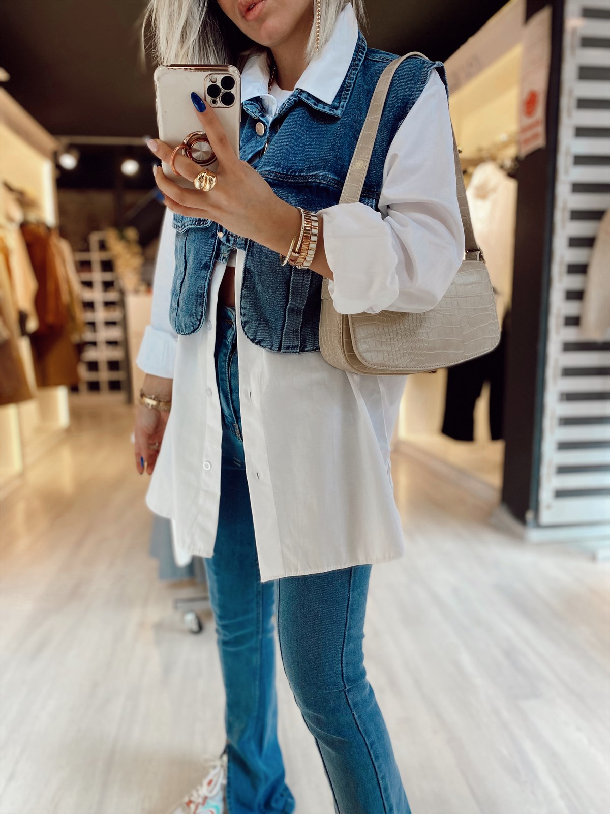 Beyaz Jean Detaylı Çift Cepli Gömlek