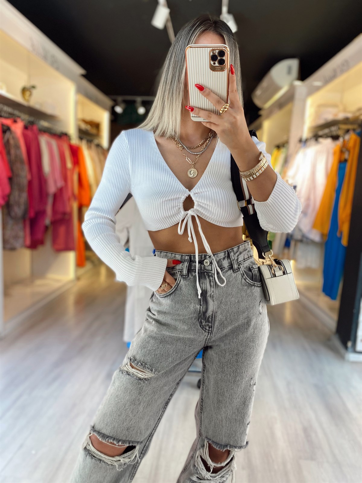 Beyaz Ön Bağcık Detaylı Crop Hırka