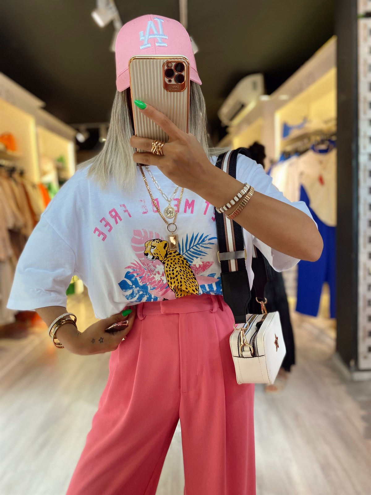 Beyaz Pembe Kaplan Baskılı Tshirt