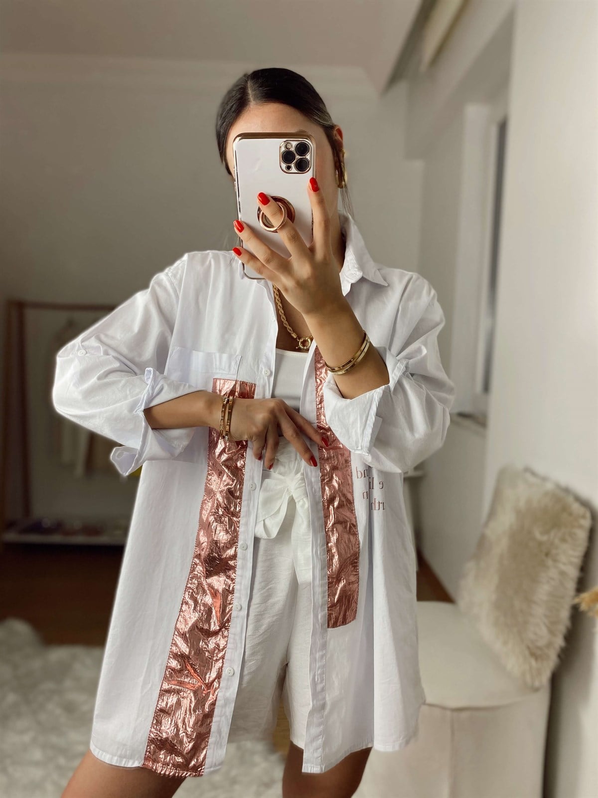 Beyaz Pembe Parlak Kumaş Gömlek 