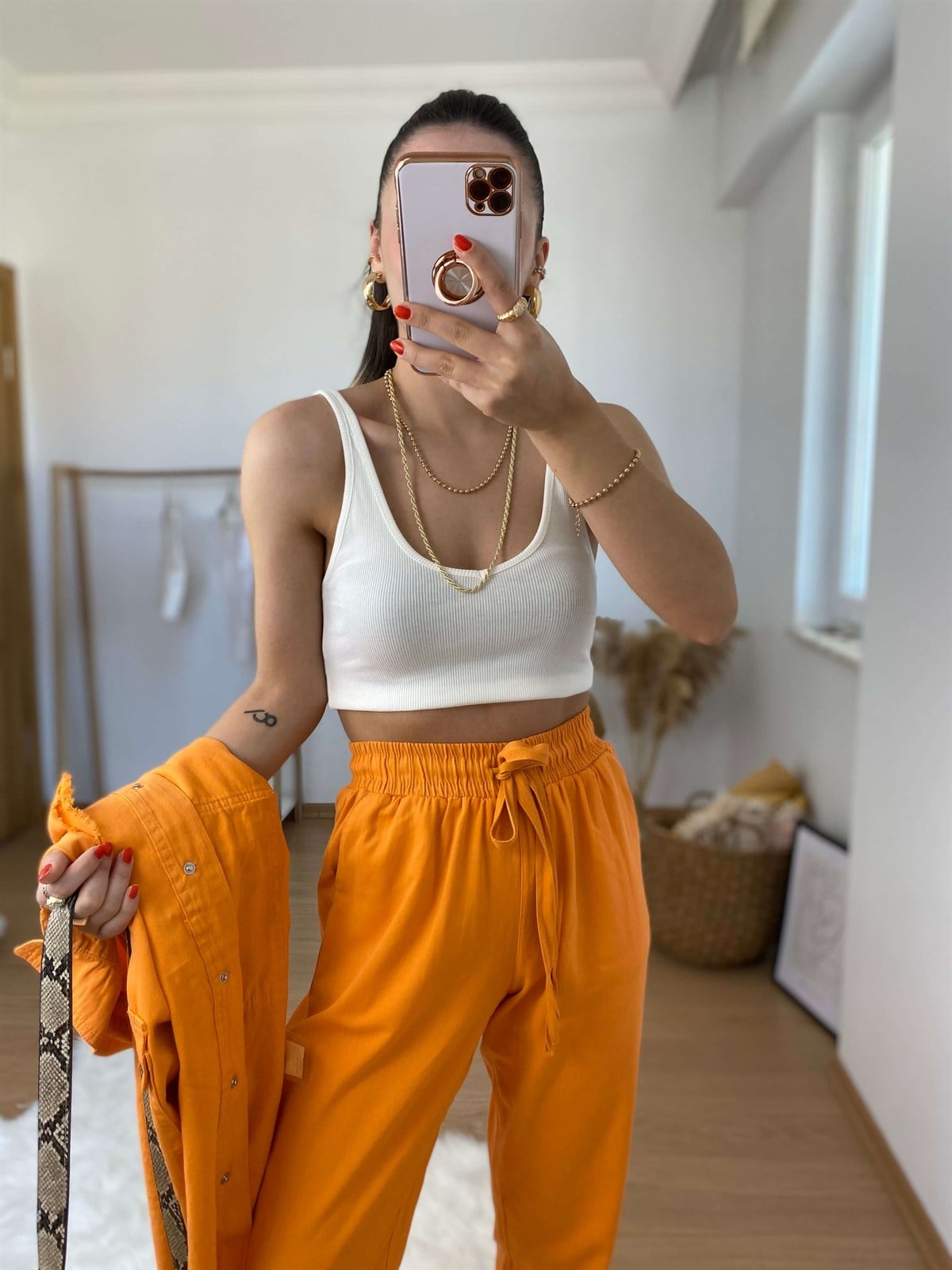Beyaz V Yaka Crop