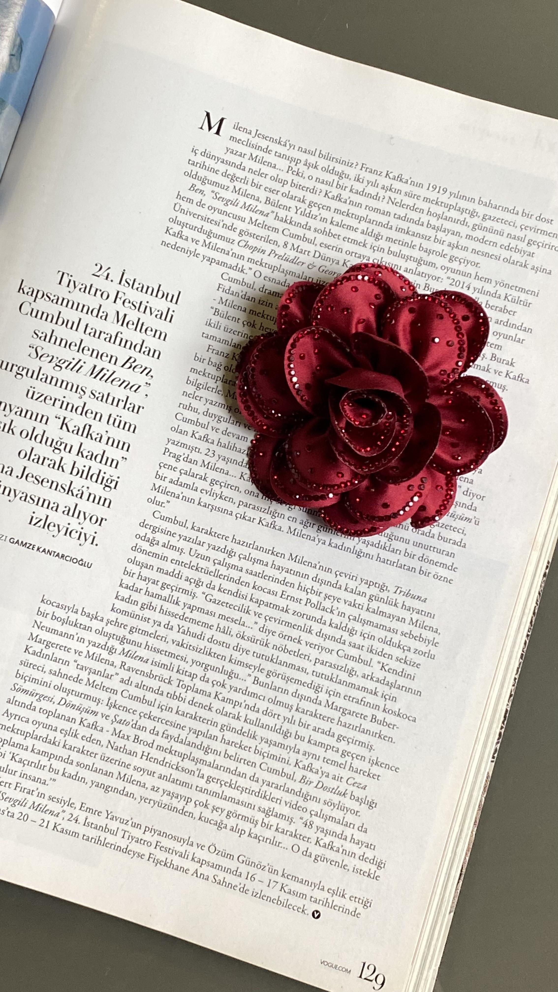 Bordo Taşlı Çiçek Model Broş