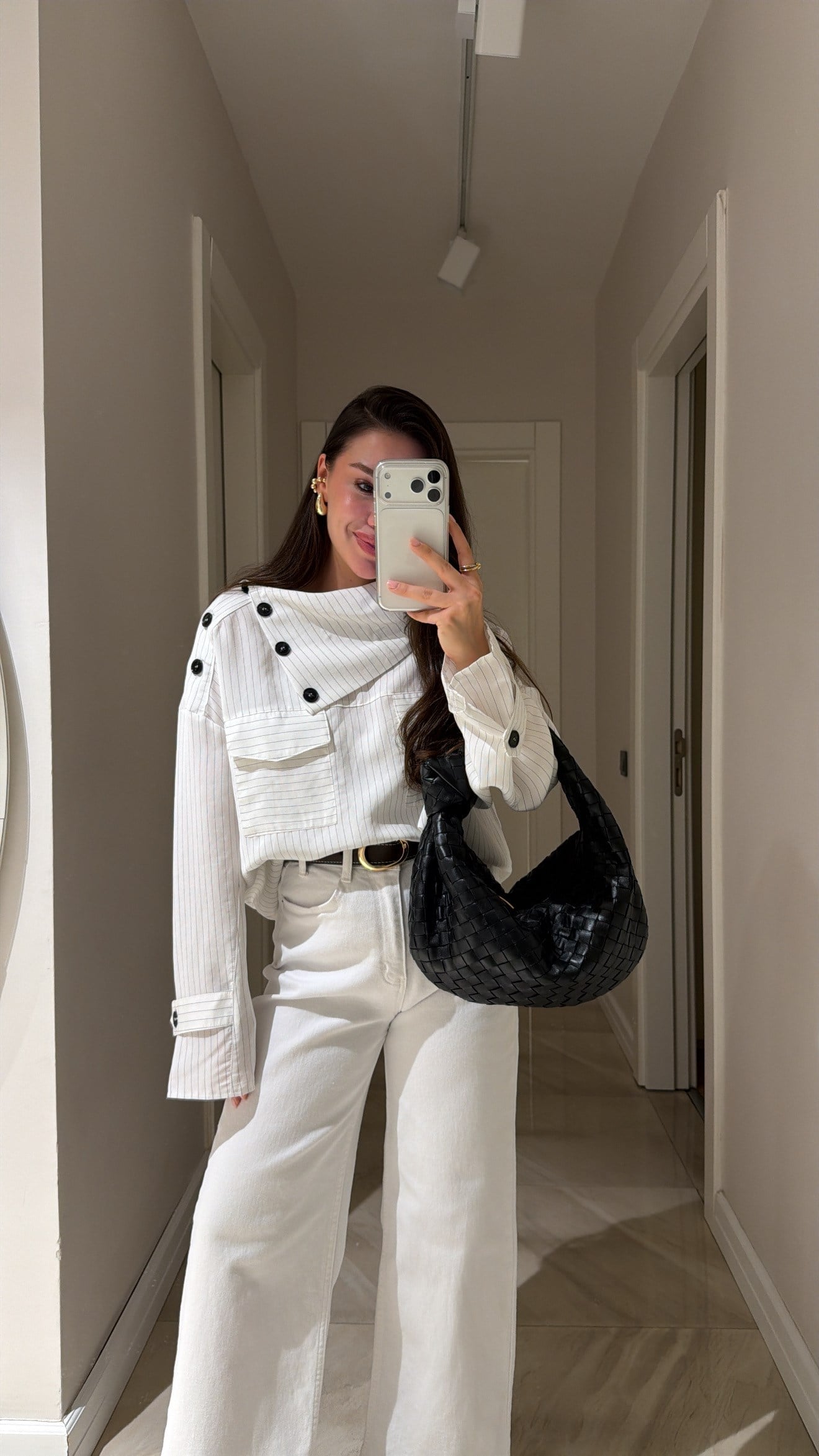 Ekru Siyah Çizgili Yaka Düğmeli Gömlek