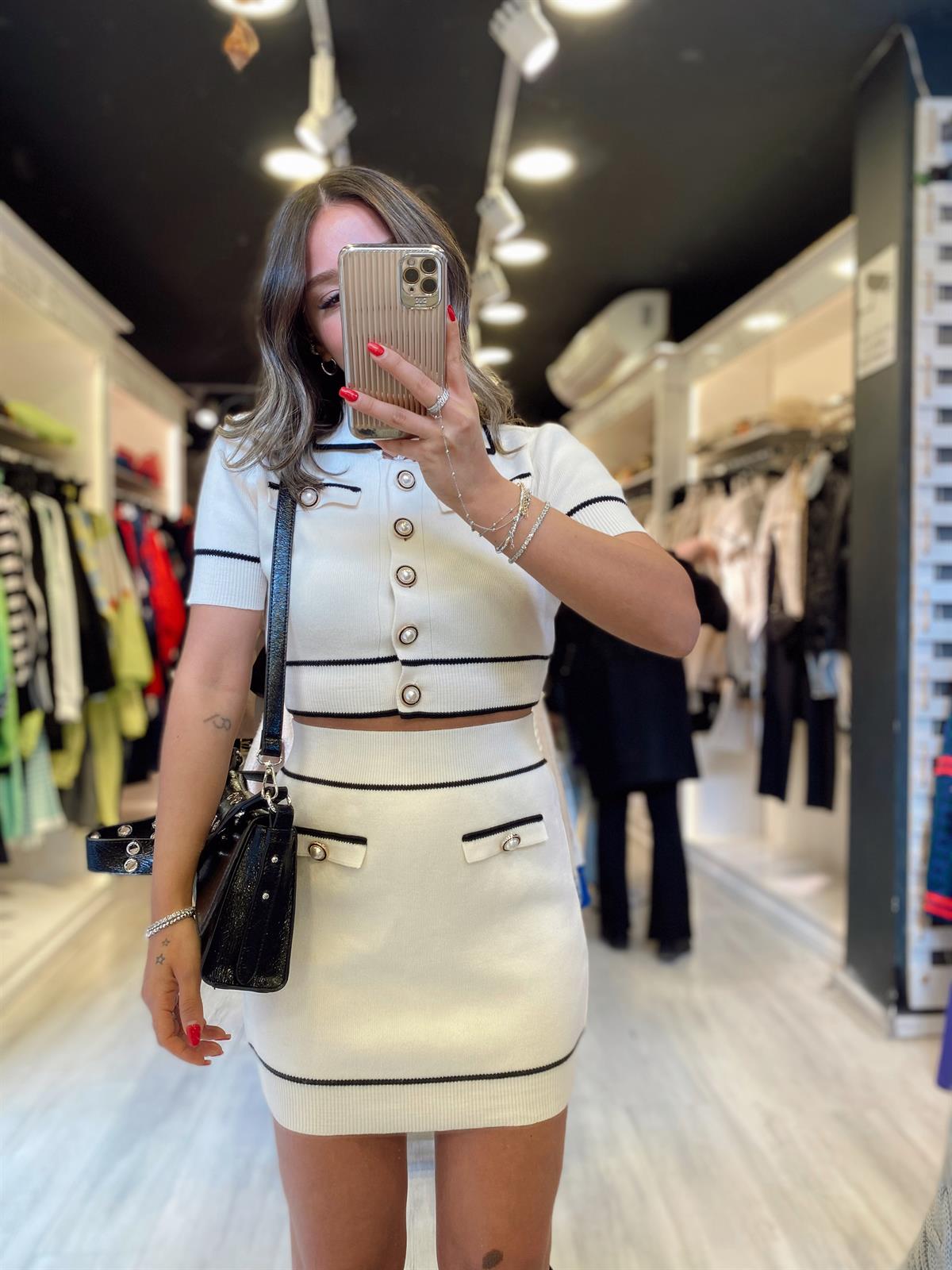 Ekru Siyah Düğmeli Etekli Takım