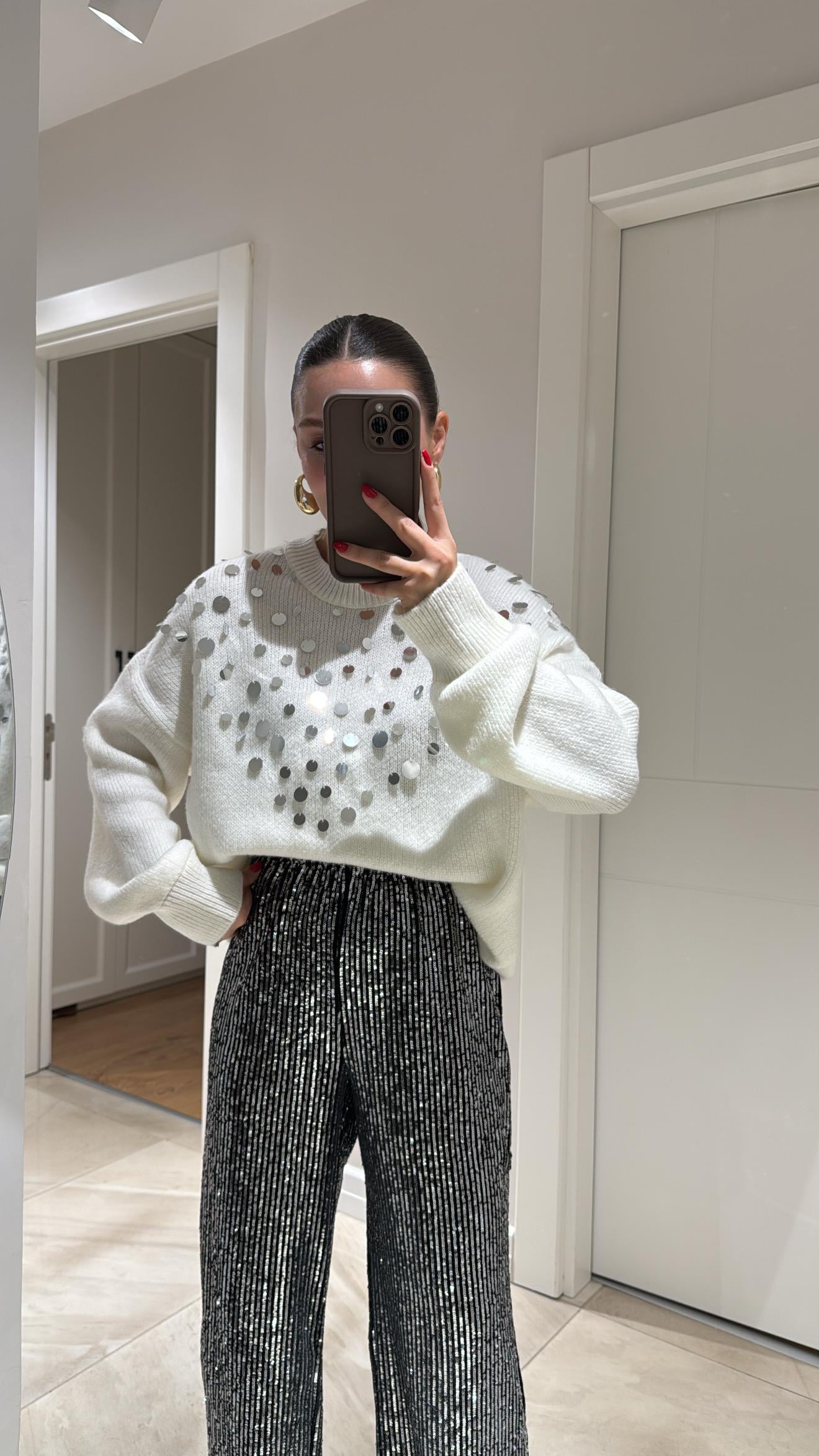 Ekru Yaka Pul Detaylı Oversize Triko Kazak
