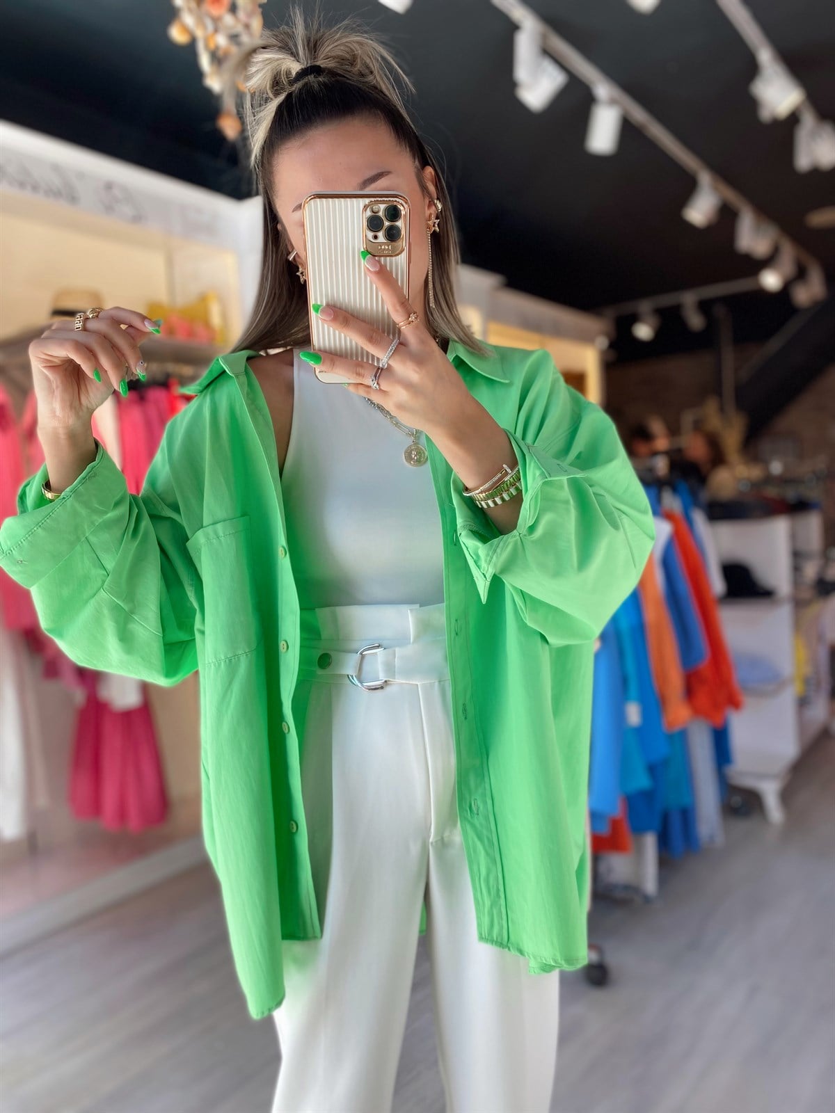 Fistik Yeşili Poplin Kumaş Düşük Omuzlu Oversize Gömlek