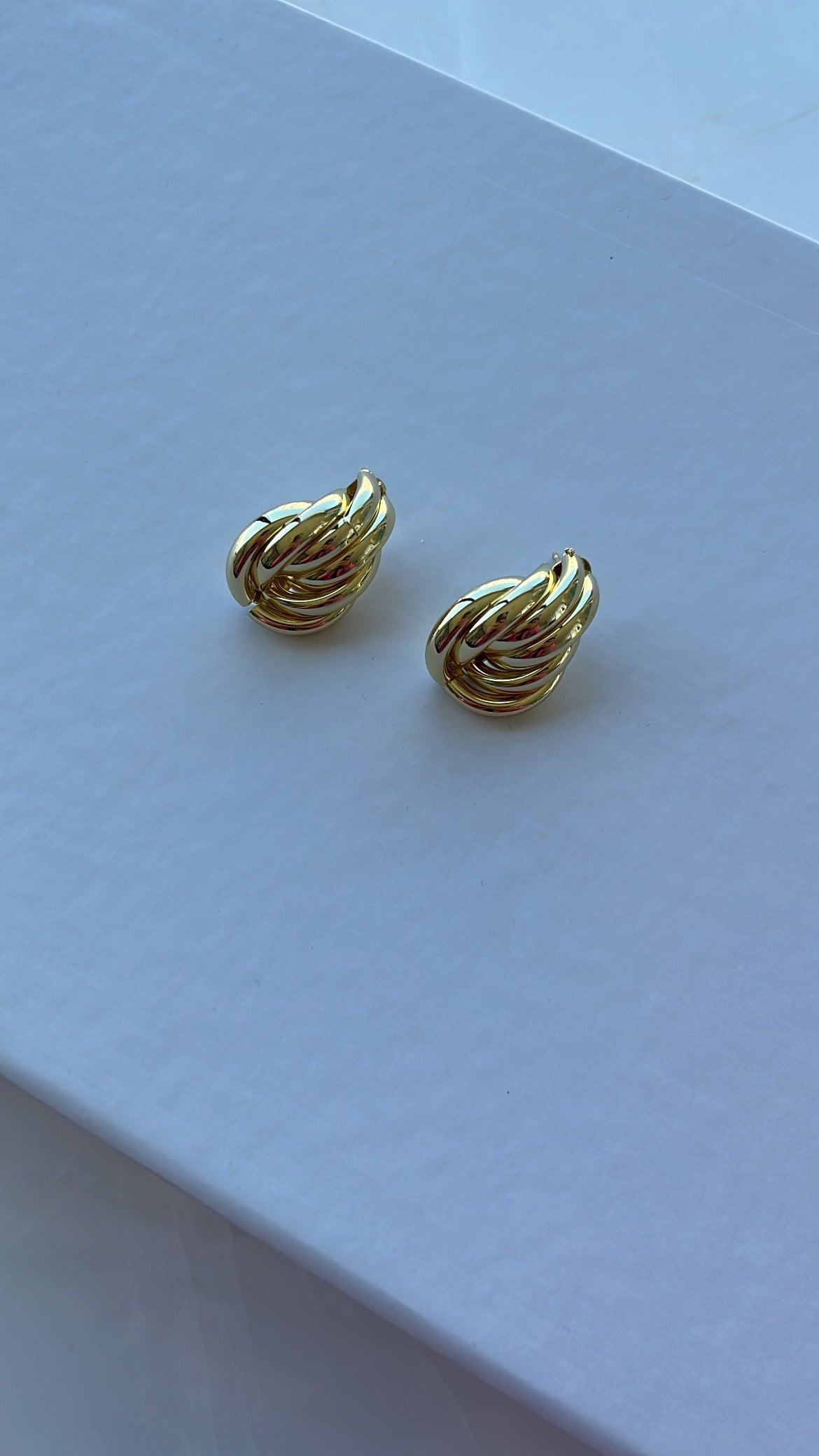 Gold Altı Halkalı Sarmal Küpe