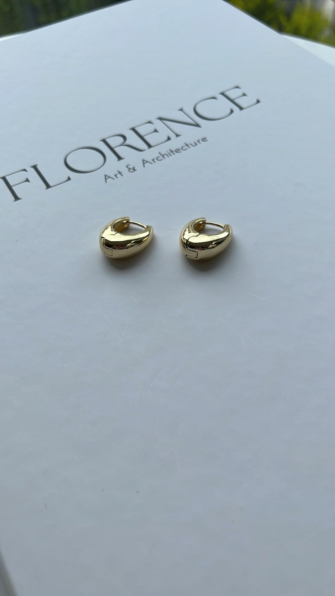 Gold Bombeli Oval Küpe