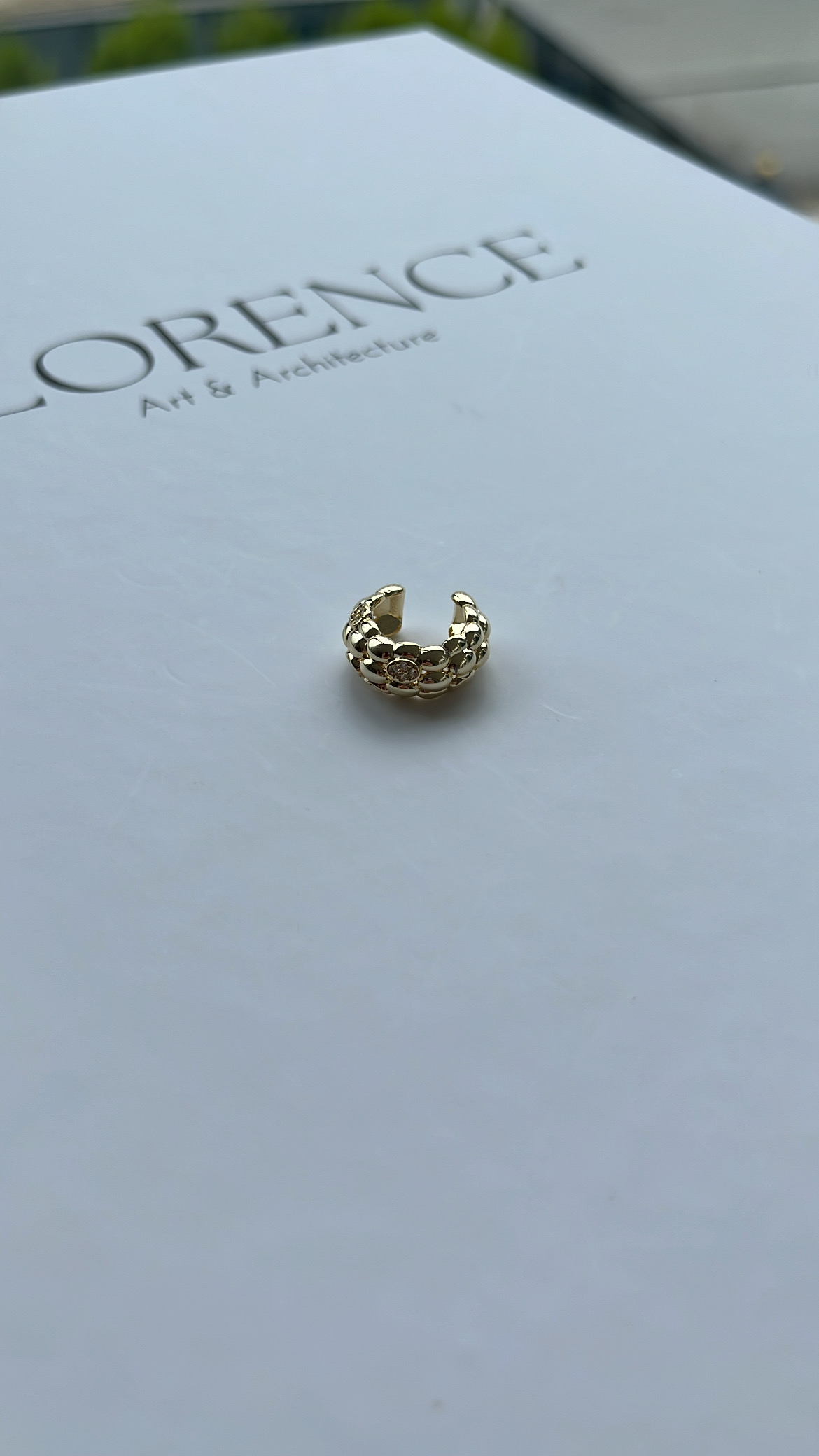 Gold Dokulu Taşlı Ayarlanabilir Kıkırdak Küpe